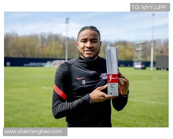 戈丁在国际赛场上演帽子戏法，荣膺本赛季最佳球员