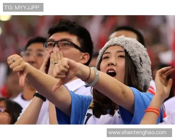 篮网球迷狂热庆祝胜利，球队人气再次飙升