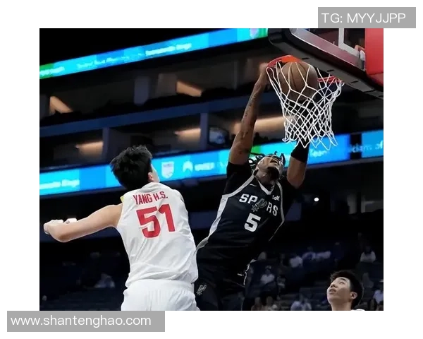 马刺队对阵中国男篮实力激烈交战，赛后球迷点赞双方表现